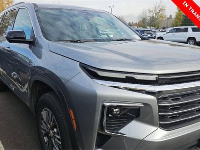 Used 2024 Chevrolet Traverse LT