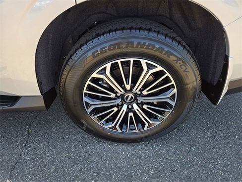 New 2025 Nissan Armada SL w/ Captain's Chari Seat Package image 11