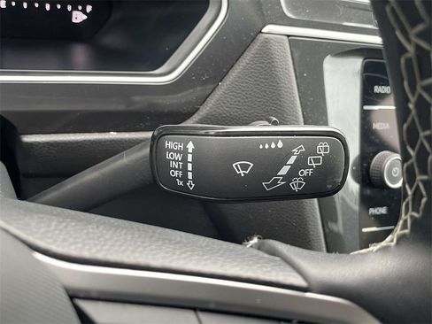 Used 2024 Volkswagen Tiguan SE image 30