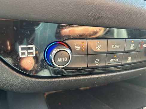 Used 2023 Buick Enclave Essence AWD/4WD image 26