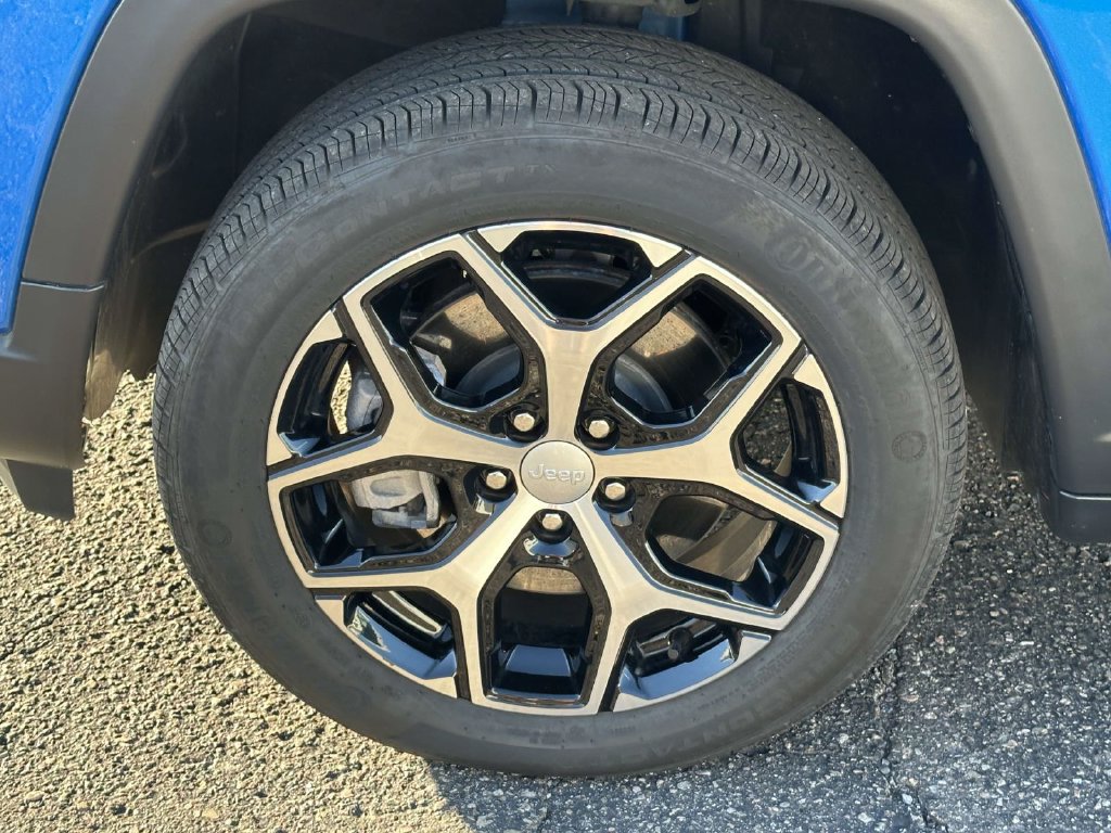 Used 2024 Jeep Compass Limited w/ Sun and Sound Group AWD/4WD image 9
