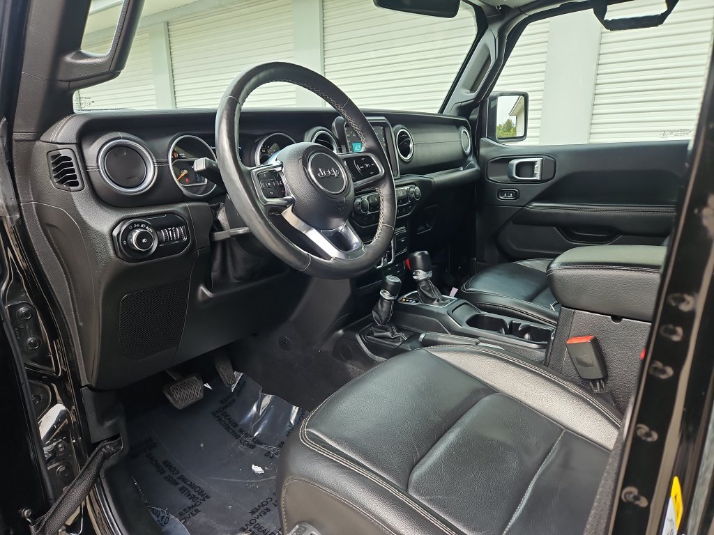 Used 2018 Jeep Wrangler Unlimited Sahara w/ Dual Top Group AWD/4WD image 4