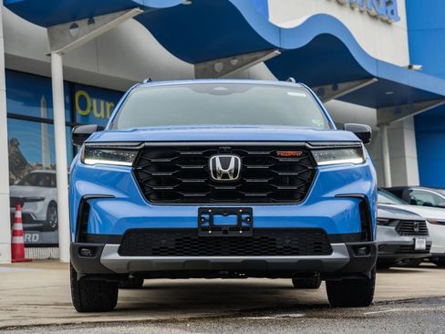 New 2025 Honda Pilot TrailSport image 2
