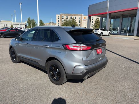 Used 2020 Ford Edge SEL w/ Convenience Package image 3