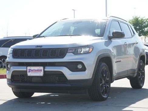 New 2026 Jeep Compass Latitude image 3