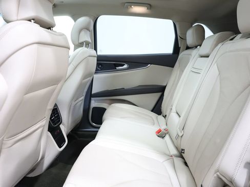 Used 2019 Lincoln Nautilus Reserve AWD/4WD image 26