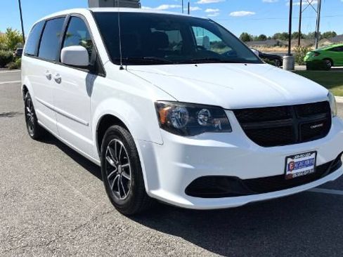 Used 2016 Dodge Grand Caravan SE FWD image 4