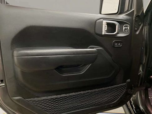 Used 2025 Jeep Wrangler Unlimited Rubicon AWD/4WD image 15