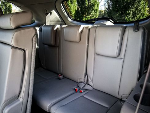 Used 2019 Toyota Highlander XLE image 32