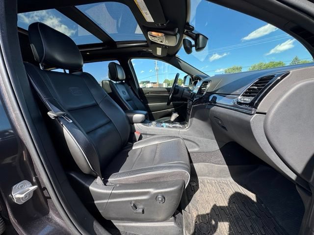 Used 2020 Jeep Grand Cherokee Overland AWD/4WD image 12