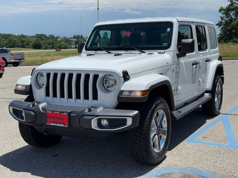 Used 2021 Jeep Wrangler Unlimited Sahara AWD/4WD image 11