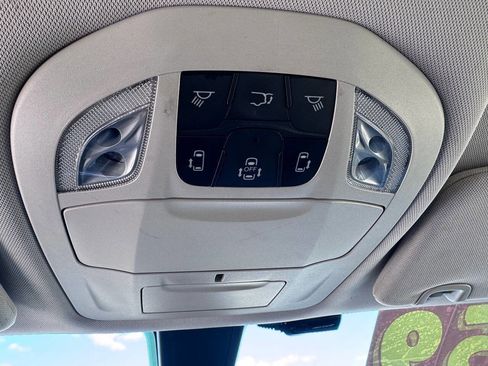 Used 2017 Chrysler Pacifica Touring image 16