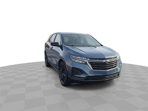 Used 2024 Chevrolet Equinox LS w/ LS Convenience Package image 2
