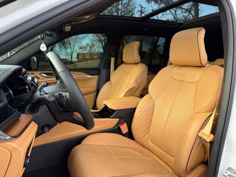 Used 2024 Jeep Grand Cherokee Summit image 14