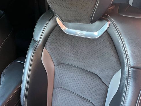 Used 2022 Chevrolet Camaro LT RWD image 17