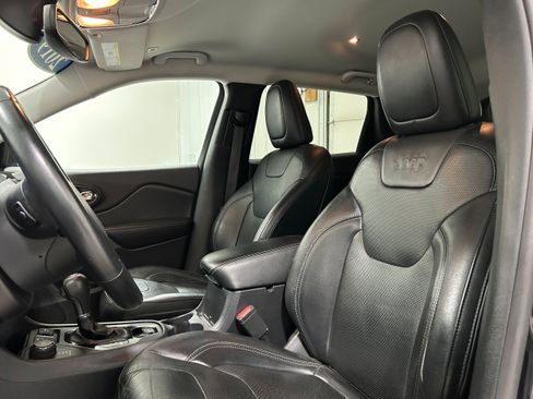 Used 2019 Jeep Cherokee Limited AWD/4WD image 26