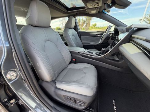 Used 2020 Toyota Avalon Limited w/ Advanced Safety Package FWD image 31