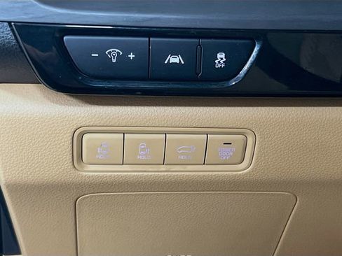 Used 2022 Kia Carnival EX FWD image 10