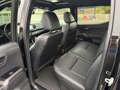 Used 2023 Toyota Tacoma TRD Off-Road w/ TRD Premium Off Road Package AWD/4WD image 18