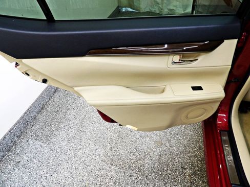 Used 2015 Lexus ES 350 w/ Premium Package FWD image 9