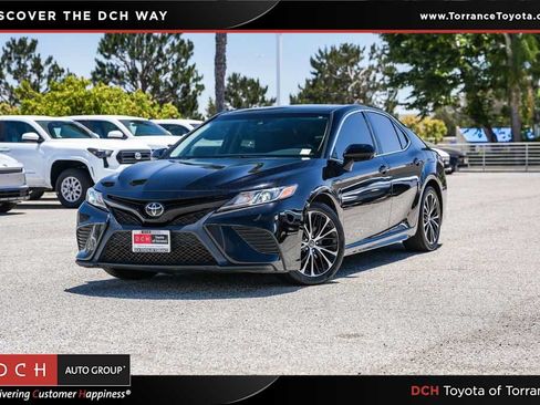 Used 2018 Toyota Camry SE FWD image 1