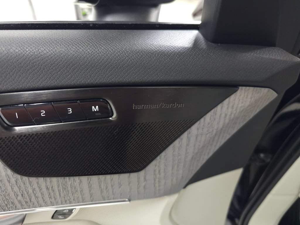 Certified 2024 Volvo XC90 T8 Plus w/ Protection Package AWD/4WD image 15