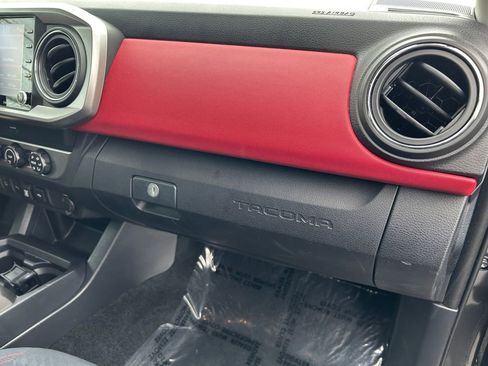 Used 2020 Toyota Tacoma SR5 AWD/4WD image 27