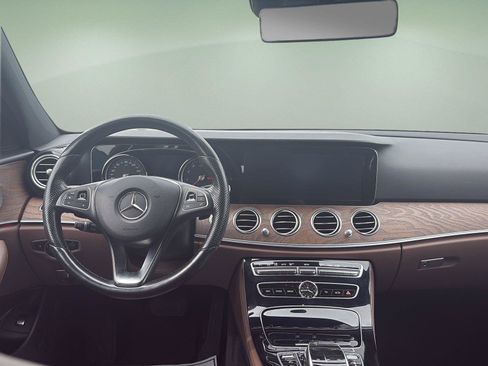 Used 2017 Mercedes-Benz E 400 4MATIC Wagon image 9