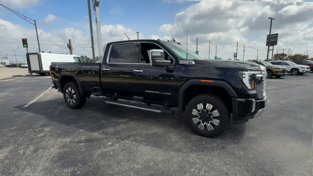 Used 2024 GMC Sierra 3500 Denali w/ Denali Reserve Package AWD/4WD image 2