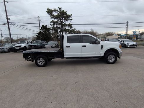 Used 2019 Ford F250 XL w/ Power Equipment Group image 4