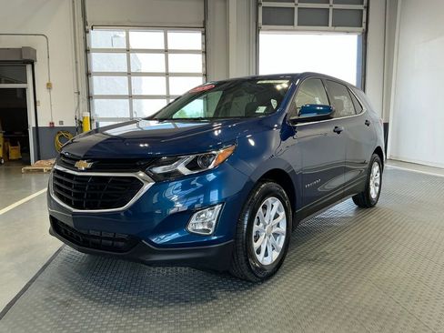 Used 2020 Chevrolet Equinox LT w/ Driver Convenience Package image 2