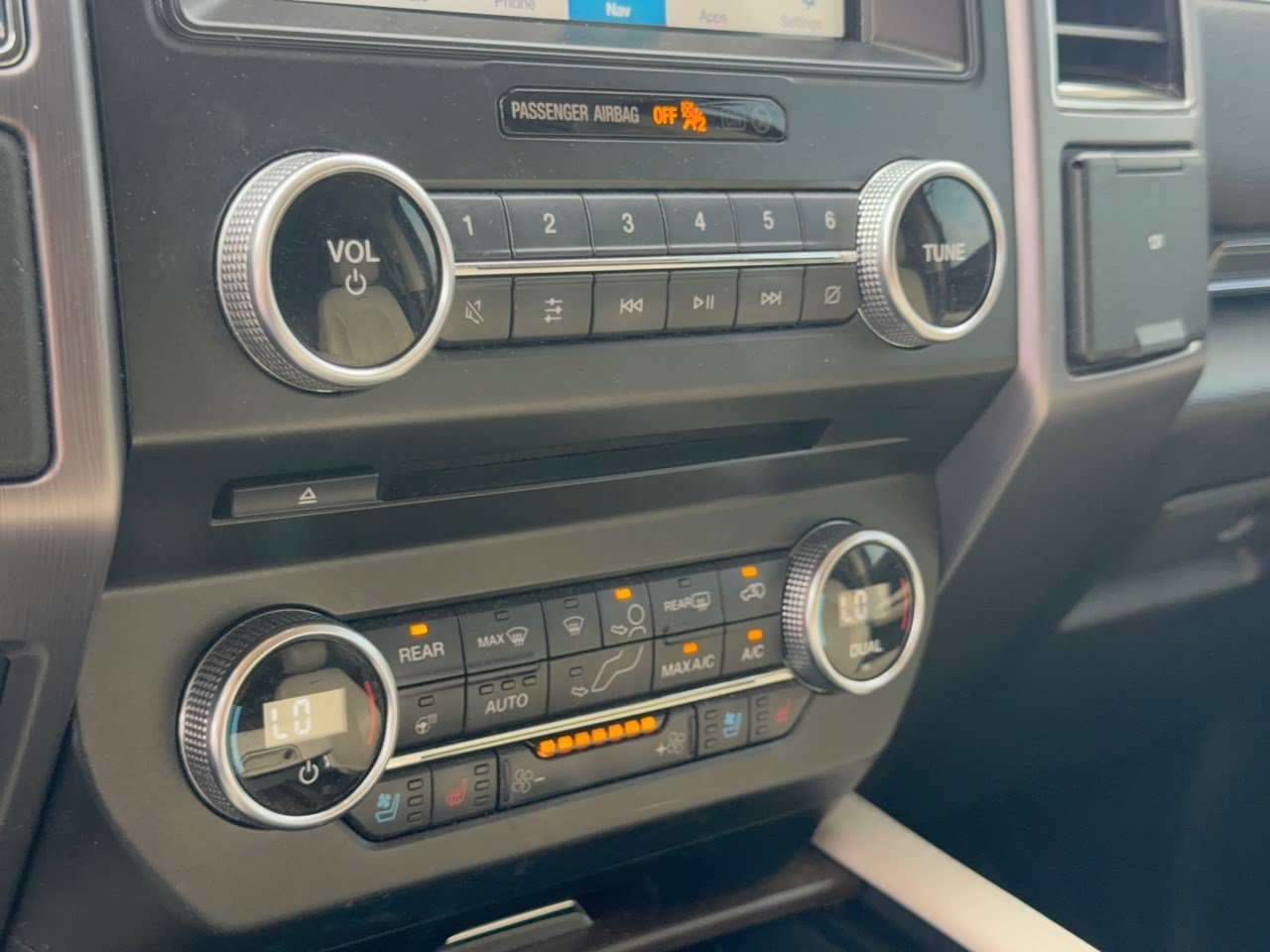 Used 2018 Ford Expedition Max Platinum RWD image 22