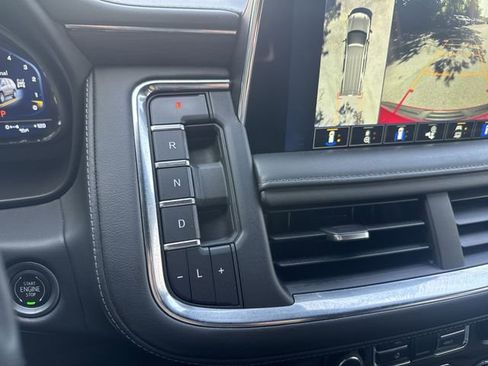 Used 2022 Chevrolet Tahoe Z71 w/ Luxury Package AWD/4WD image 28