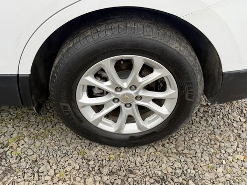 Used 2019 Chevrolet Equinox LT w/ Driver Convenience Package FWD image 9