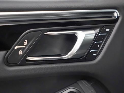 Certified 2026 Porsche Macan AWD/4WD image 20