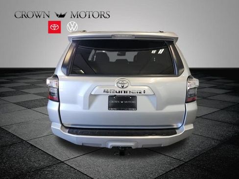 Used 2020 Toyota 4Runner SR5 Premium w/ Moonroof Package AWD/4WD image 5