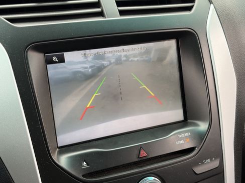 Used 2014 Ford Explorer XLT w/ Equipment Group 201A FWD image 7