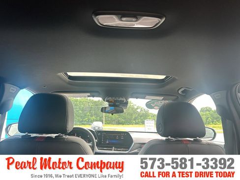 Used 2024 Chevrolet Trax RS w/ Sunroof Package FWD image 23