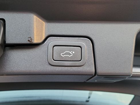 Used 2017 Land Rover Range Rover Evoque SE image 20