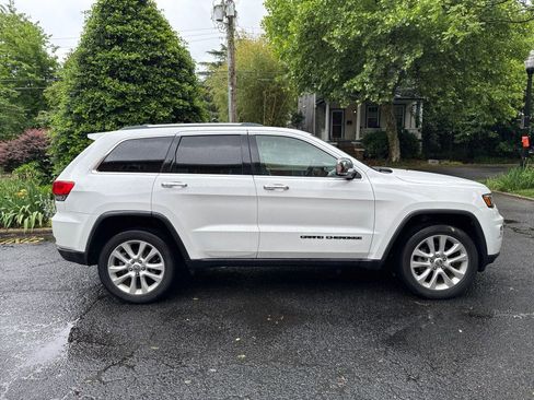 Used 2017 Jeep Grand Cherokee Limited w/ Luxury Group II AWD/4WD image 6