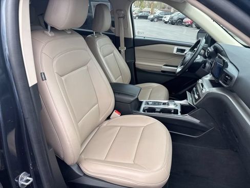 Certified 2022 Ford Explorer XLT w/ Equipment Group 202A AWD/4WD image 16