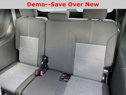 New 2025 GMC Acadia Elevation image 16