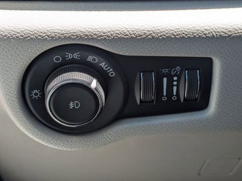 Used 2017 Chrysler Pacifica Limited FWD image 32