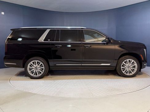 Certified 2025 Cadillac Escalade ESV Premium Luxury image 7