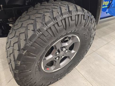 Used 2022 Jeep Gladiator Rubicon w/ Cold Weather Group AWD/4WD image 40