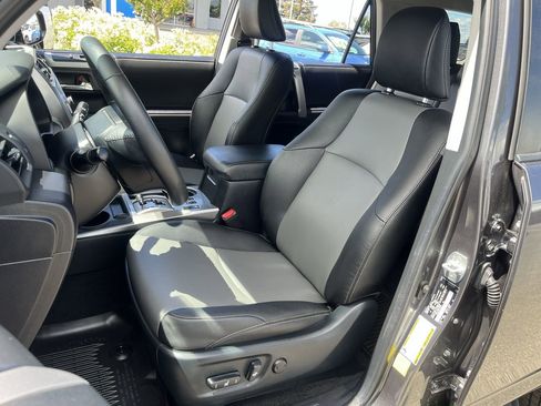 Used 2023 Toyota 4Runner SR5 Premium w/ Moonroof Package AWD/4WD image 19