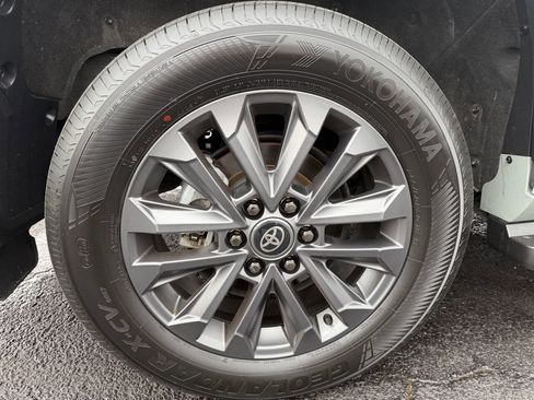 Used 2024 Toyota Sequoia Limited image 21