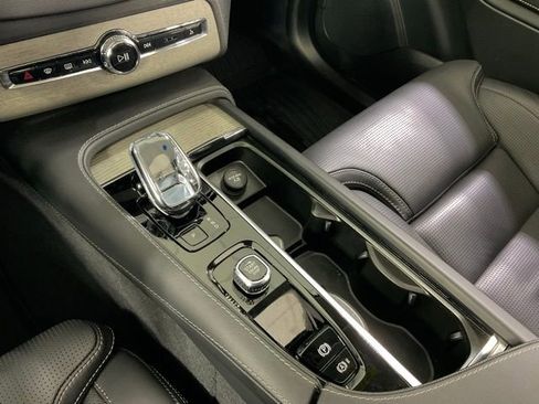 Used 2025 Volvo XC90 B6 Ultra w/ Protection Package image 15