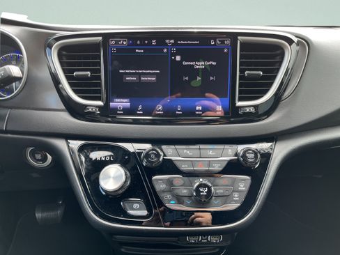 Used 2025 Chrysler Pacifica Select FWD image 25