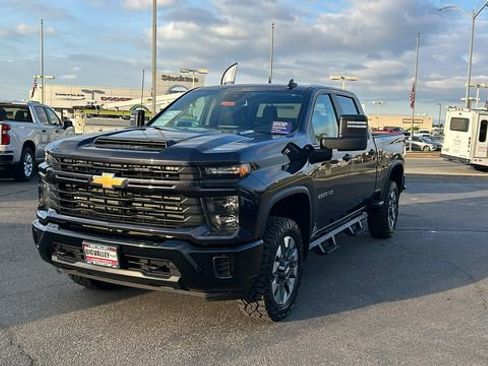 Used 2024 Chevrolet Silverado 2500 Custom w/ Custom Value Package image 8